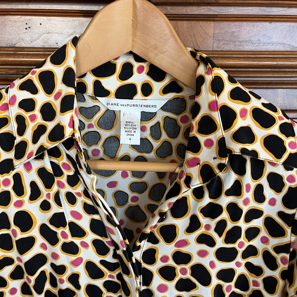 Diane Von Furstenberg Black and Tan Blouse - Picture 3 of 5